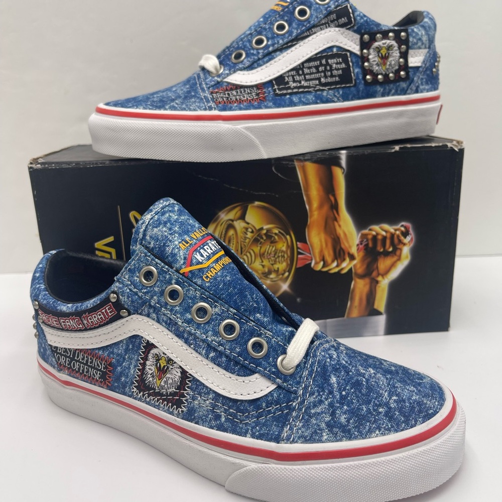 Vans WMNS Old Skool
Cobra Kai Multi/True White Sneakers 
VN0A3WKT6GL